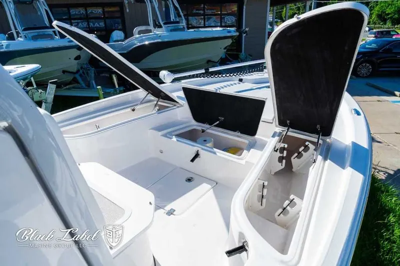 Slide: The Image of Sea Fox 251 BayFox Center Console 2024 - 9