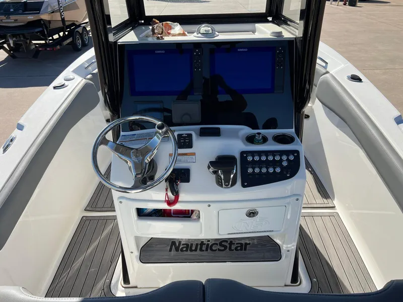 Slide: The Image of NauticStar 24 XS 2023 - 10