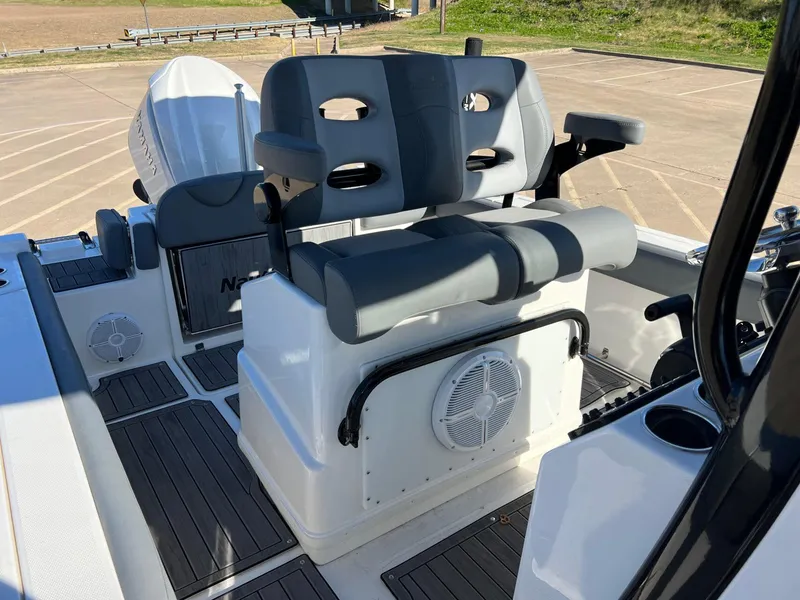 Slide: The Image of NauticStar 24 XS 2023 - 11