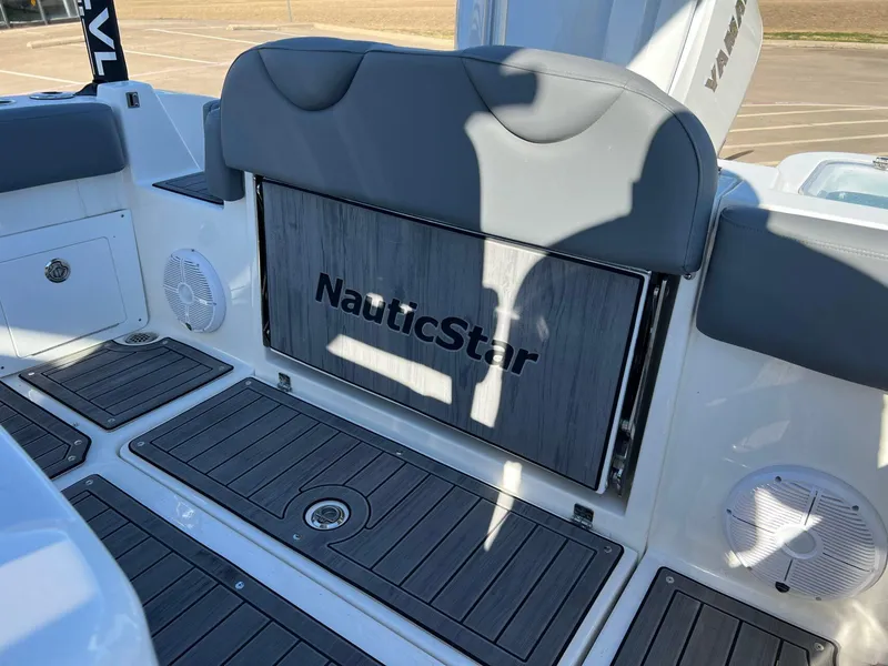Slide: The Image of NauticStar 24 XS 2023 - 12