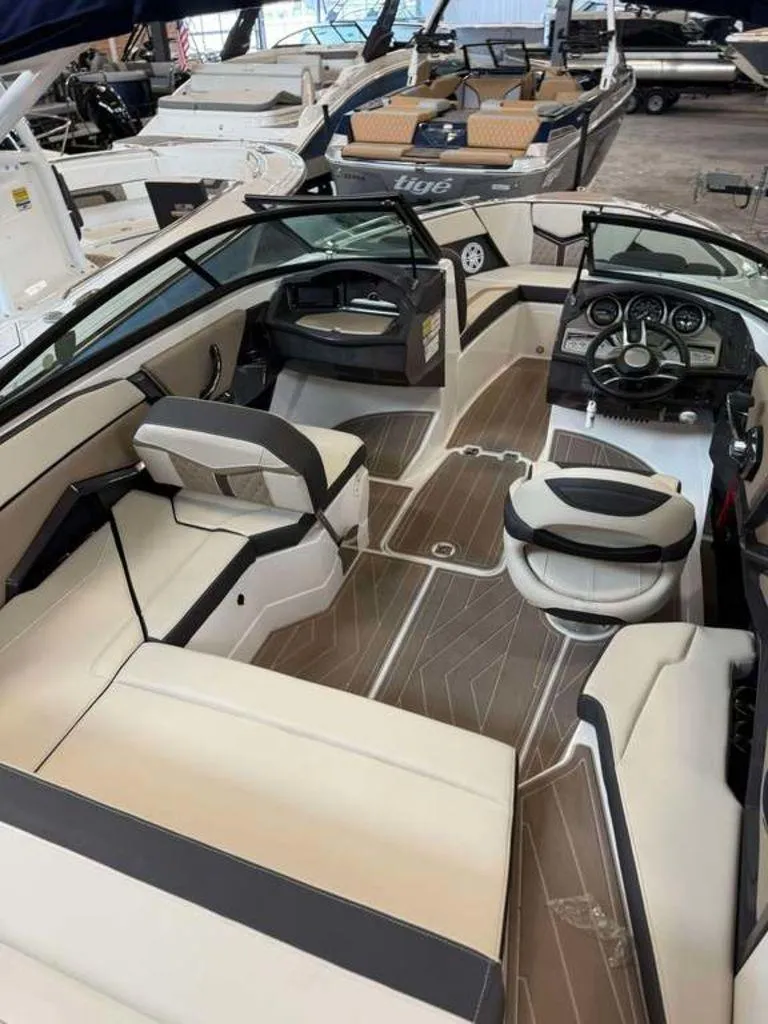 Slide: The Image of Monterey 238SS 2024 - 2