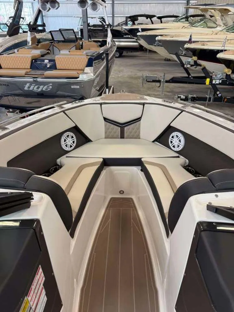 Slide: The Image of Monterey 238SS 2024 - 7