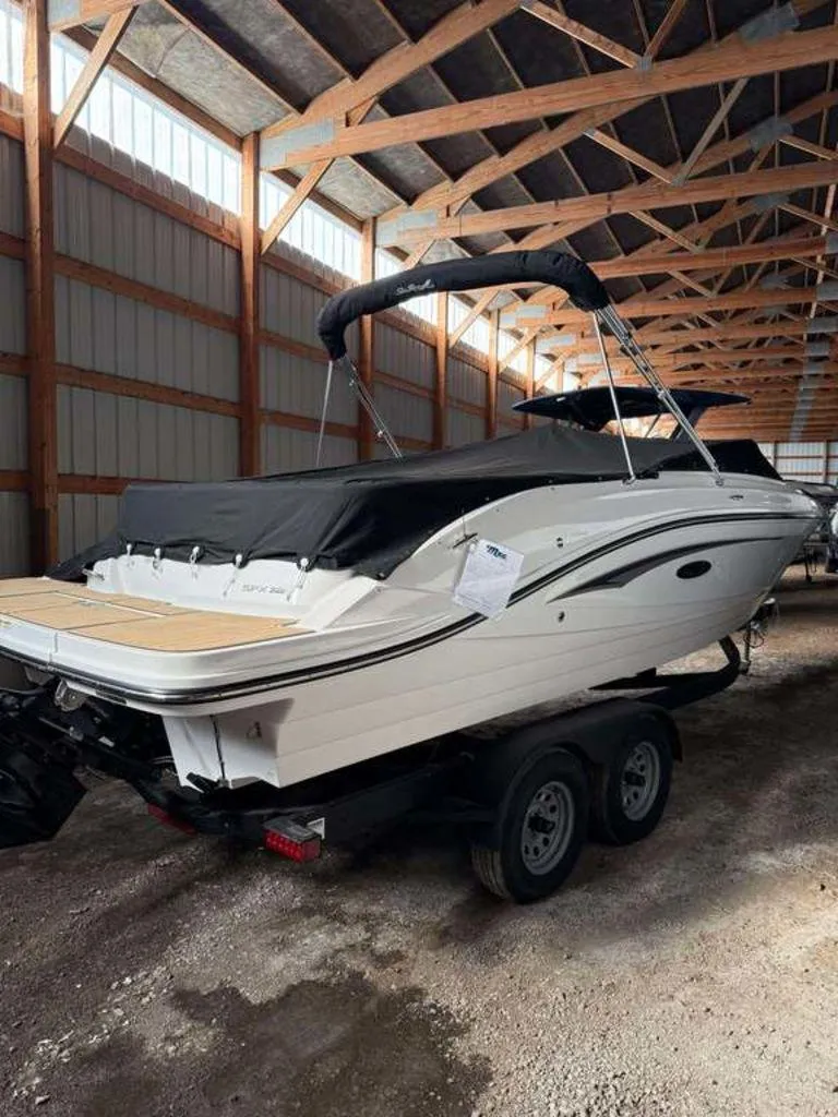 Slide: The Image of Sea Ray SPX 230 2024 - 2