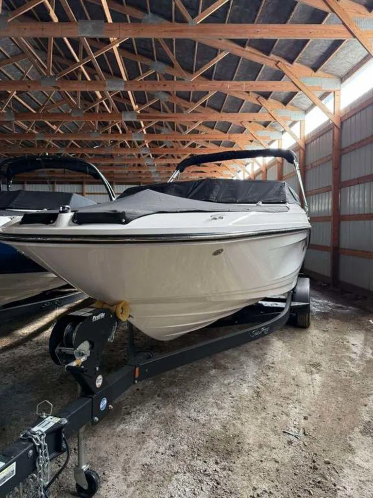 Slide: The Image of Sea Ray SPX 230 2024 - 3