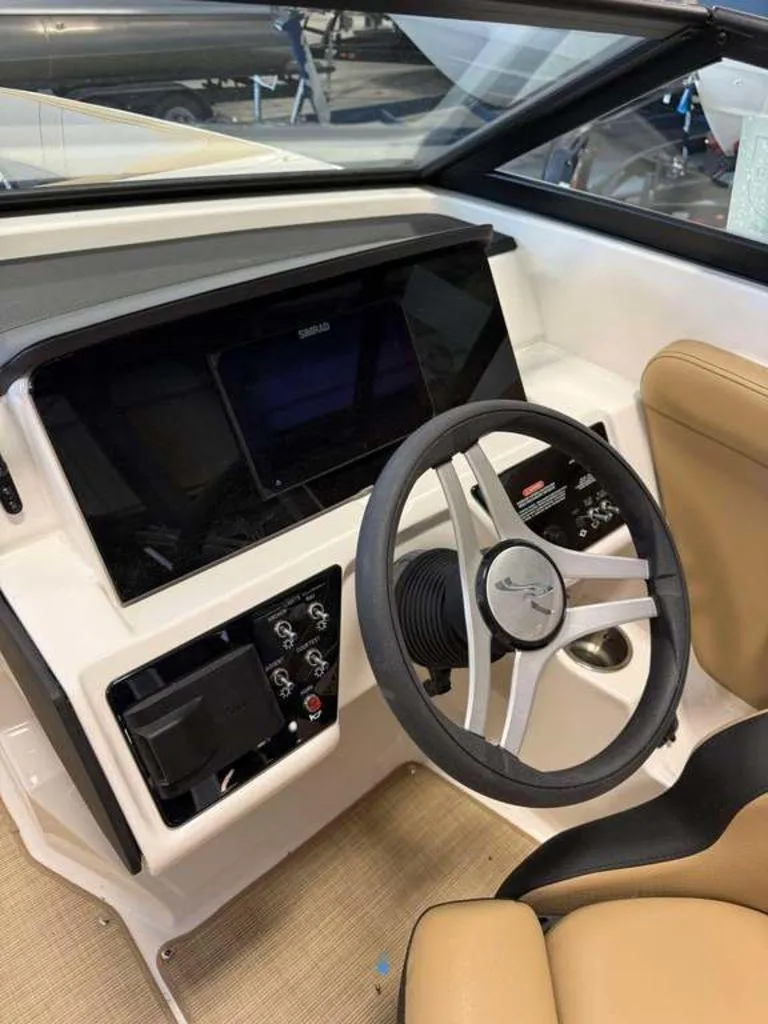 Slide: The Image of Sea Ray SPX 230 2024 - 5