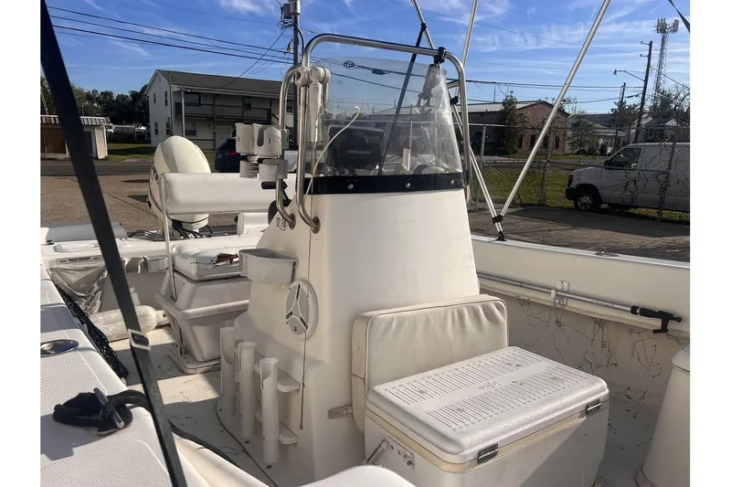 Slide: The Image of 2008 Sundance B18CC boat interior with center console and seating. - 8