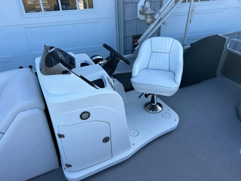 Slide: The Image of 2014 Avalon 2285 Catalina Cruise Twin Toon boat helm with white captain's chair. - 9