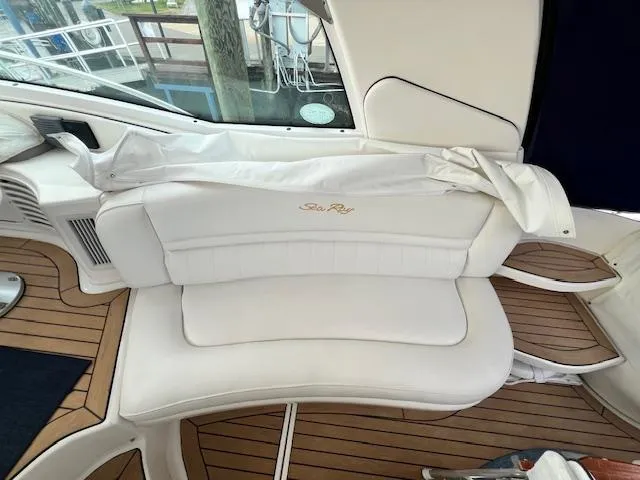 Slide: The Image of White seating on 2005 Sea Ray 500 Sundancer yacht with teak flooring. - 11