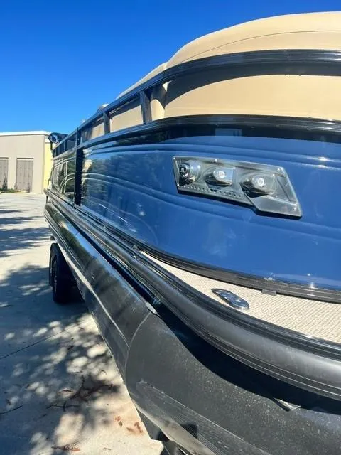 Slide: The Image of 2024 Regency 250 LE3 pontoon boat with sleek design and modern features. - 4