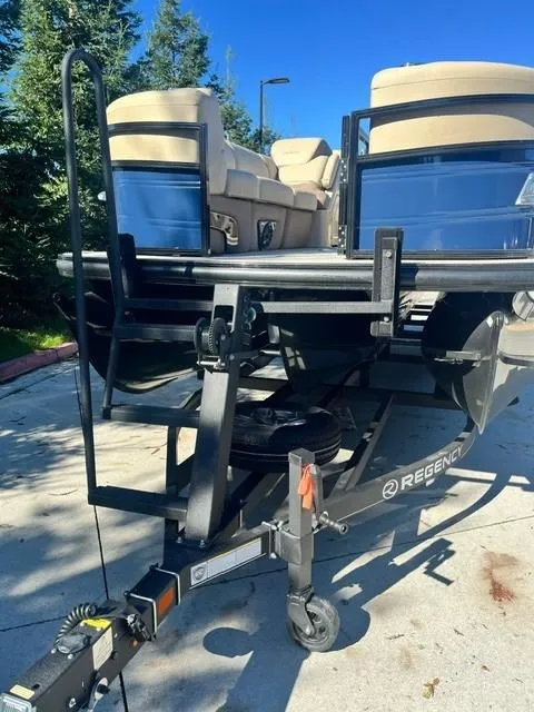 Slide: The Image of 2024 Regency 250 LE3 pontoon boat on a trailer. - 5
