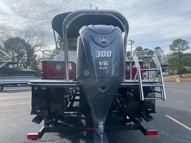 Slide: The Image of 2024 SunCatcher Elite 324 SS pontoon boat with Yamaha 300 V6 4.2L outboard motor. - 9