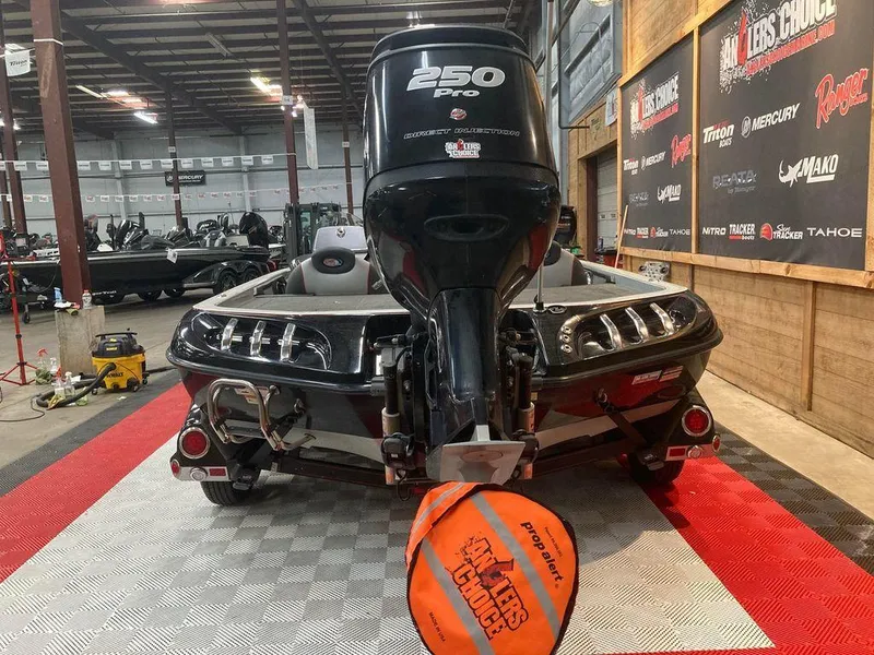 Slide: The Image of 2014 Ranger Z521C boat with 250 Pro motor in showroom. - 6