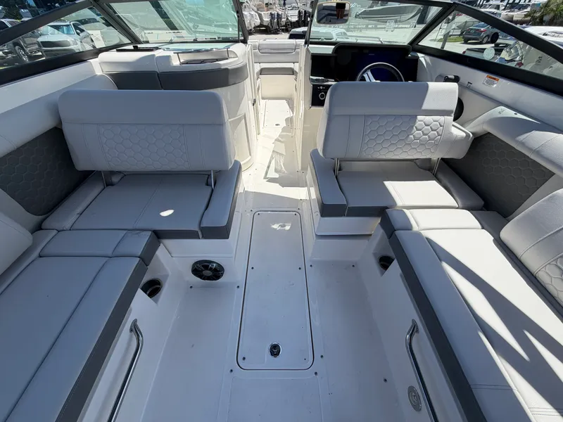 Slide: The Image of Sea Ray 270 SDX OB 2022 - 20