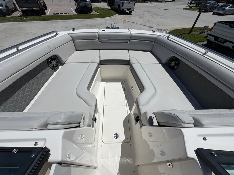 Slide: The Image of Sea Ray 270 SDX OB 2022 - 22