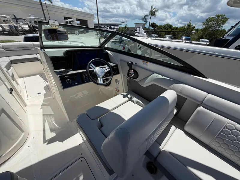 Slide: The Image of Sea Ray 270 SDX OB 2022 - 15