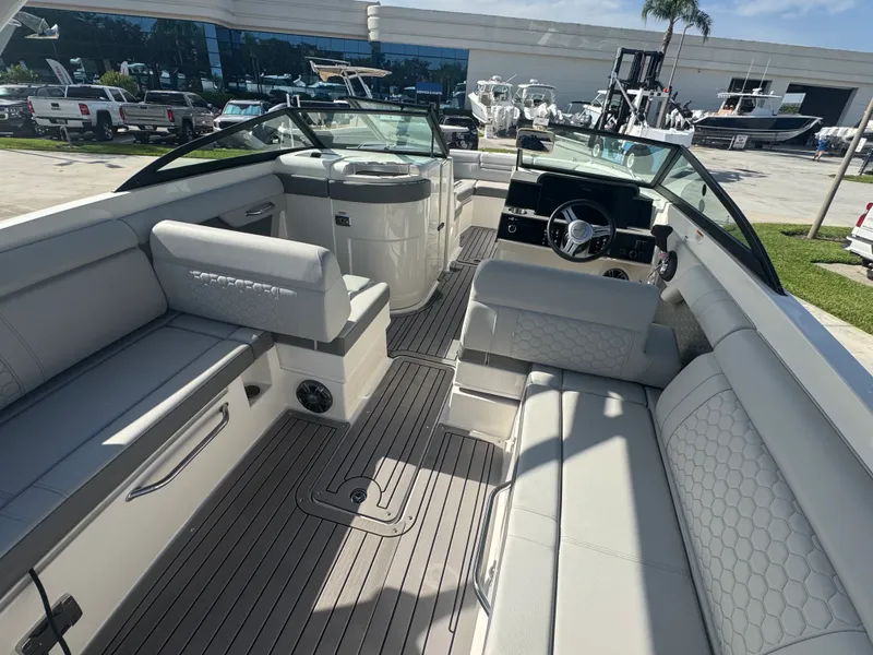 Slide: The Image of Sea Ray 270 SDX OB 2022 - 31