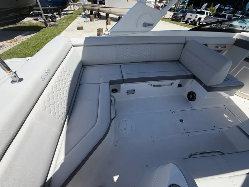 Slide: The Image of Sea Ray 270 SDX OB 2022 - 12