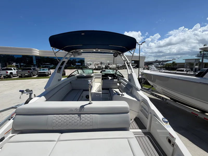 Slide: The Image of Sea Ray 270 SDX OB 2022 - 9