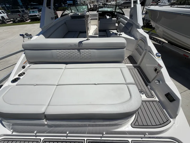 Slide: The Image of Sea Ray 270 SDX OB 2022 - 8