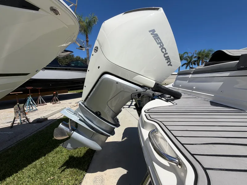 Slide: The Image of Sea Ray 270 SDX OB 2022 - 4