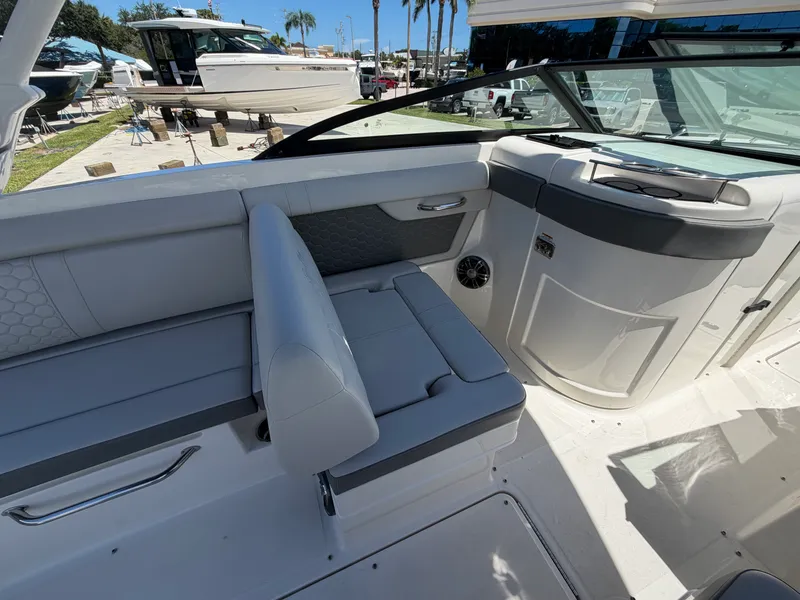 Slide: The Image of Sea Ray 270 SDX OB 2022 - 19
