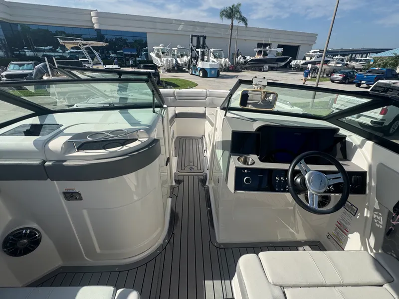 Slide: The Image of Sea Ray 270 SDX OB 2022 - 30