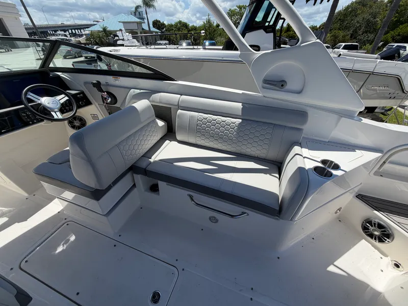 Slide: The Image of Sea Ray 270 SDX OB 2022 - 13