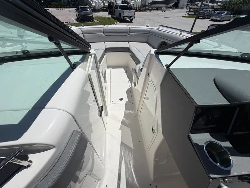 Slide: The Image of Sea Ray 270 SDX OB 2022 - 21