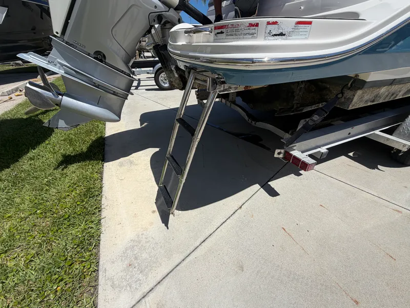 Slide: The Image of Sea Ray 270 SDX OB 2022 - 6