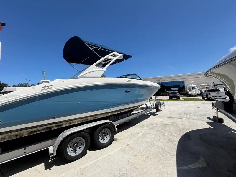 Slide: The Image of Sea Ray 270 SDX OB 2022 - 3