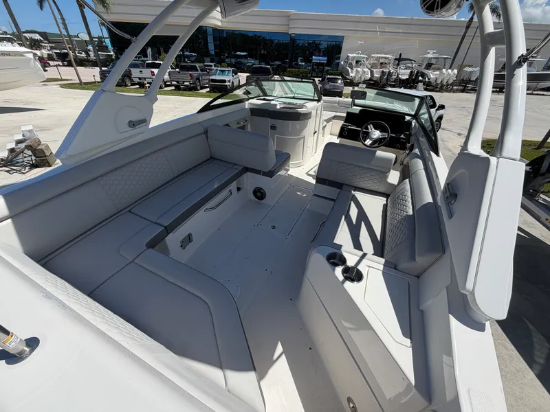 Slide: The Image of Sea Ray 270 SDX OB 2022 - 11