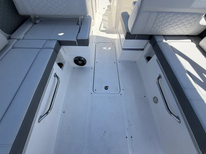 Slide: The Image of Sea Ray 270 SDX OB 2022 - 14