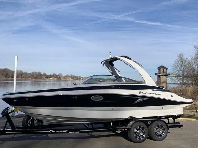Slide: The Image of Crownline Boats 260 SS 2024 - 10