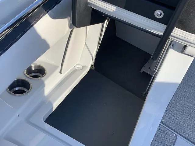 Slide: The Image of Crownline Boats 260 SS 2024 - 14