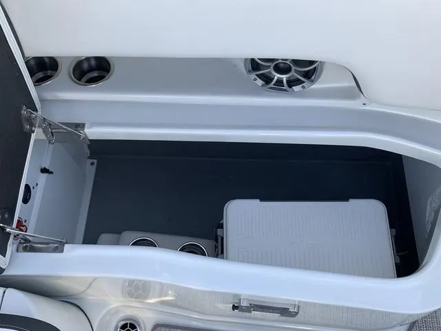 Slide: The Image of Crownline Boats 260 SS 2024 - 16