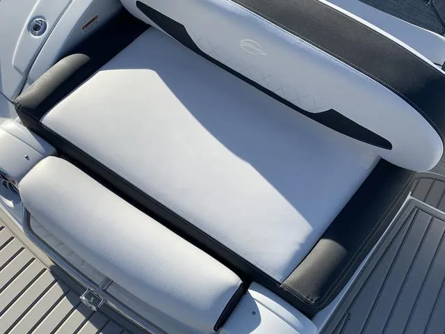 Slide: The Image of Crownline Boats 260 SS 2024 - 20