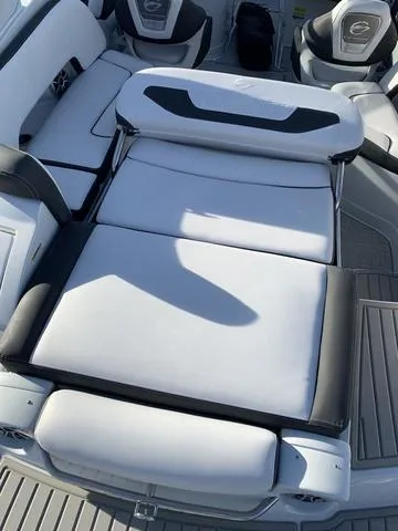 Slide: The Image of Crownline Boats 260 SS 2024 - 21