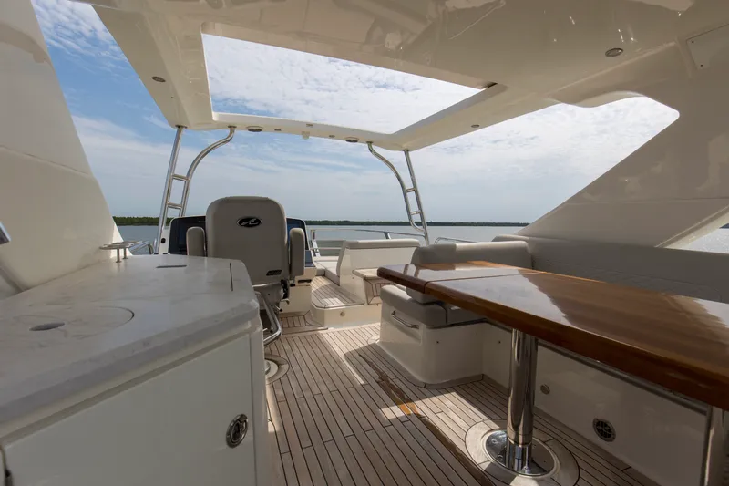 Slide: The Image of Sea Ray L 550 2018 - 42