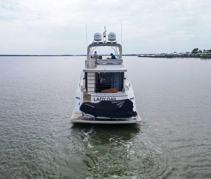 Slide: The Image of Sea Ray L 550 2018 - 8