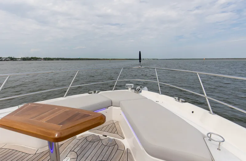 Slide: The Image of Sea Ray L 550 2018 - 58
