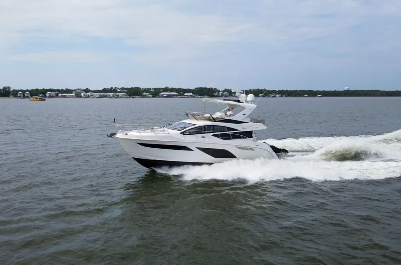 Slide: The Image of Sea Ray L 550 2018 - 0