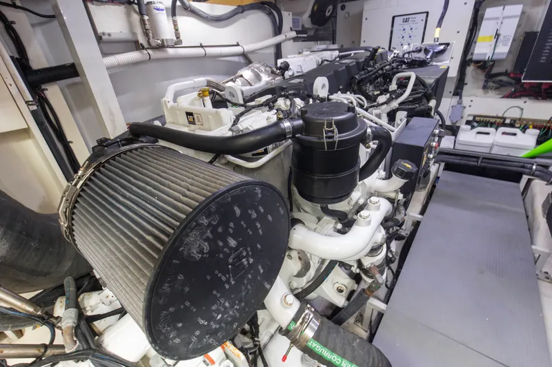 Slide: The Image of Sea Ray L 550 2018 - 63