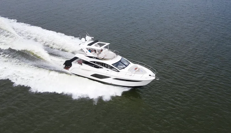 Slide: The Image of Sea Ray L 550 2018 - 6