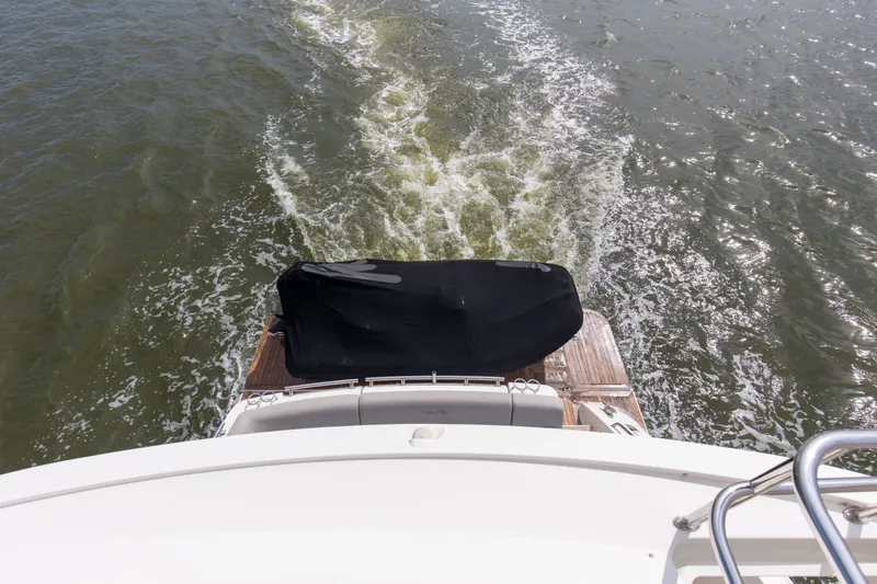 Slide: The Image of Sea Ray L 550 2018 - 49