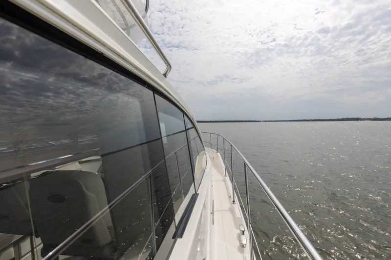 Slide: The Image of Sea Ray L 550 2018 - 35