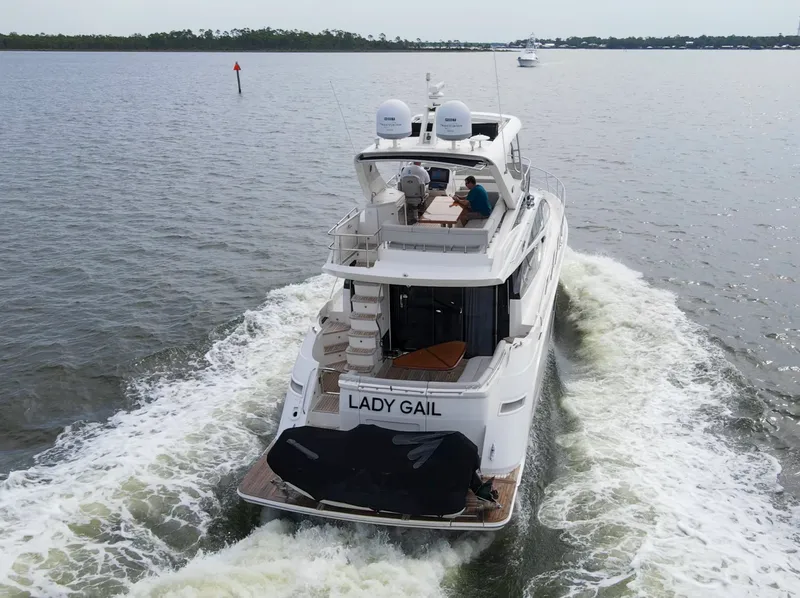 Slide: The Image of Sea Ray L 550 2018 - 2