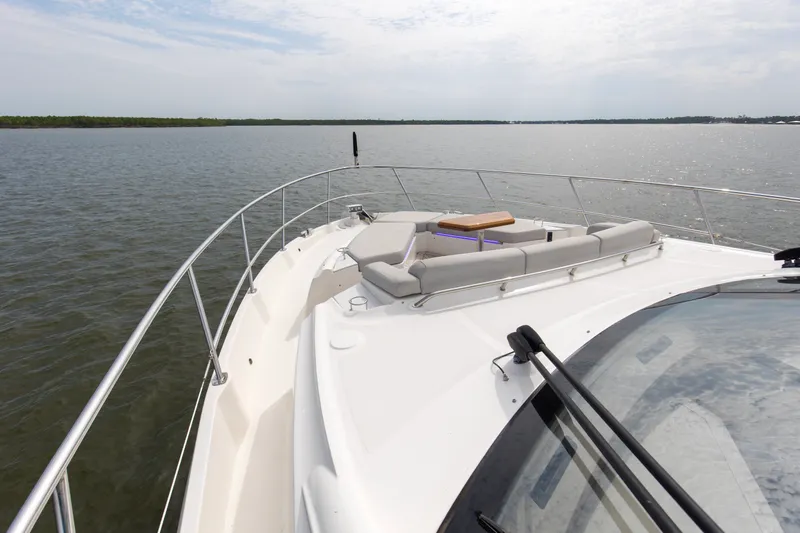 Slide: The Image of Sea Ray L 550 2018 - 40