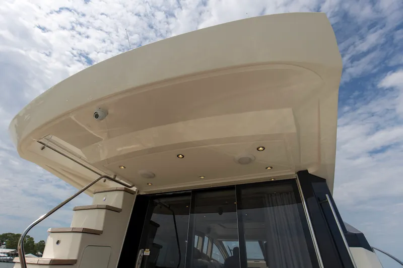 Slide: The Image of Sea Ray L 550 2018 - 54