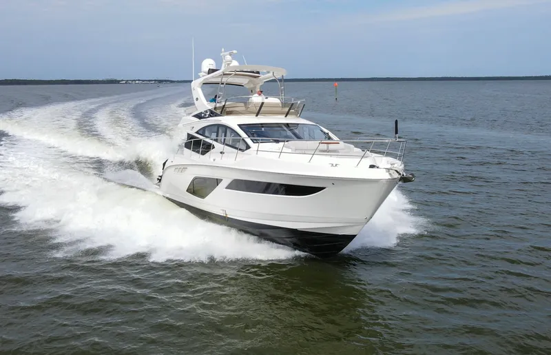 Slide: The Image of Sea Ray L 550 2018 - 5