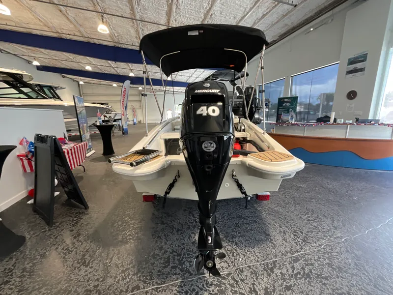 Slide: The Image of Boston Whaler 130 Super Sport 2027 - 6
